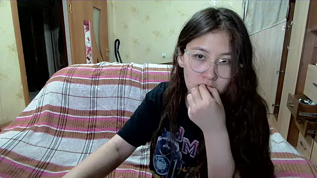 Snapshot of Riz_girl chatting on April 5, 2026, 11:39 am Riz girl online show from April 5, 2026, 11:39 am