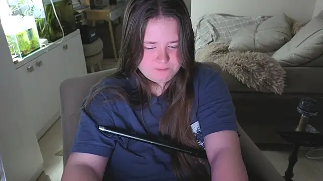 remirann  online show from April 16, 2026, 9:04 pm