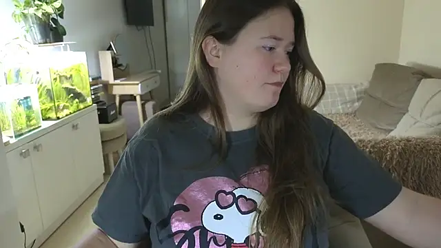 remirann  online show from November 18, 2025, 5:22 am