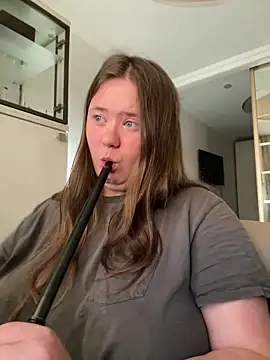 remirann  online show from March 6, 2025, 1:46 pm