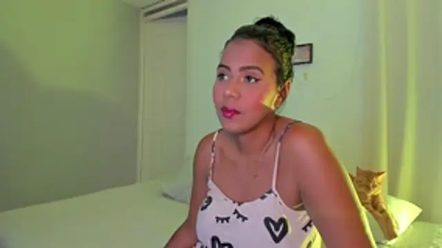 rosaaliiaa1 online show from October 28, 2025, 9:03 pm