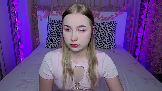 Snapshot of LilyStarlight chatting on July 17, 2026, 3:48 am LilyStarlight online show from July 17, 2026, 3:48 am