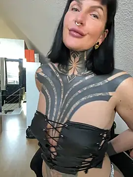 Snapshot of InkedBiitch chatting on May 21, 2026, 5:32 pm InkedBiitch online show from May 21, 2026, 5:32 pm
