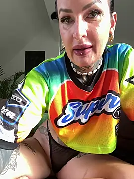 Snapshot of InkedBiitch chatting on June 23, 2026, 6:44 am InkedBiitch online show from June 23, 2026, 6:44 am