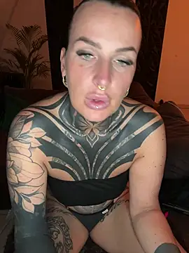 InkedBiitch online show from May 6, 2026, 4:05 am