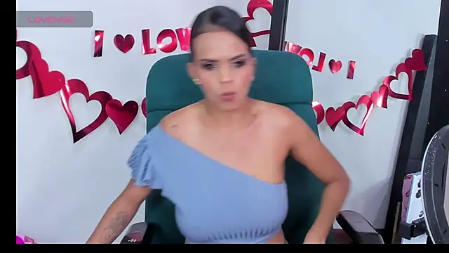 MaiaPetitte  online show from February 16, 2026, 11:57 pm