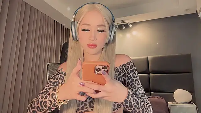 Snapshot of Carrie_Colbyxx chatting on December 21, 2024, 6:30 am Carrie Colbyxx online show from December 21, 2024, 6:30 am