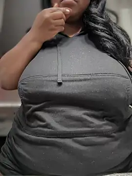 NikkiNoelanii online show from February 15, 2025, 9:49 pm