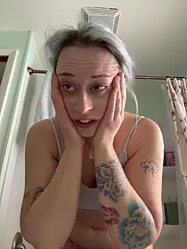 Snapshot of ursluttygf chatting on February 6, 2026, 3:52 pm ursluttygf online show from February 6, 2026, 3:52 pm