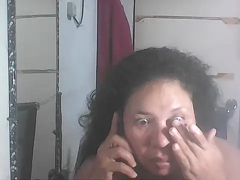 hotwet mama4uxx online show from November 28, 2025, 1:33 pm