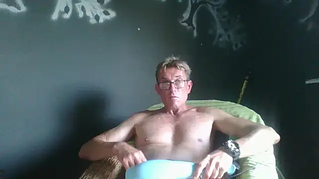 xykenrahxh online show from March 8, 2025, 3:35 pm