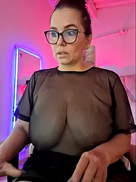 MariaPau 83 online show from April 9, 2026, 7:31 pm