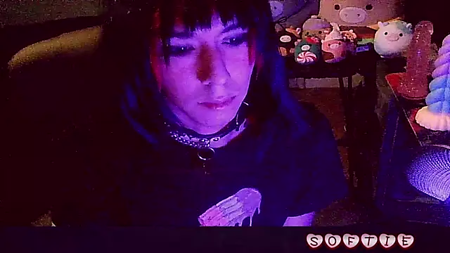 crystalxh online show from November 6, 2025, 9:30 pm