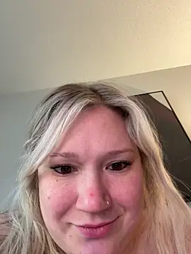 PiggyRose online show from April 11, 2026, 10:57 pm