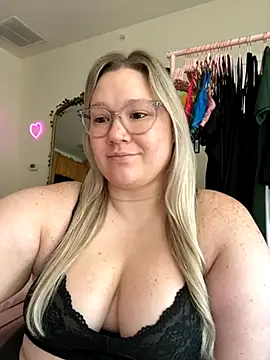 Snapshot of PiggyRose chatting on September 28, 2025, 7:10 pm PiggyRose online show from September 28, 2025, 7:10 pm