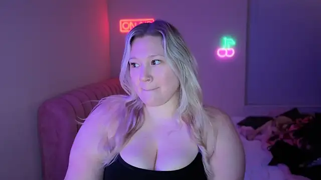 PiggyRose online show from January 8, 2026, 1:33 am