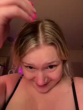 Snapshot of PiggyRose chatting on May 6, 2026, 1:42 am PiggyRose online show from May 6, 2026, 1:42 am