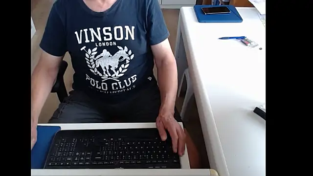 dutchpornking online show from July 17, 2026, 6:21 am