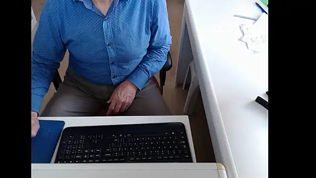 dutchpornking online show from November 12, 2025, 9:13 am