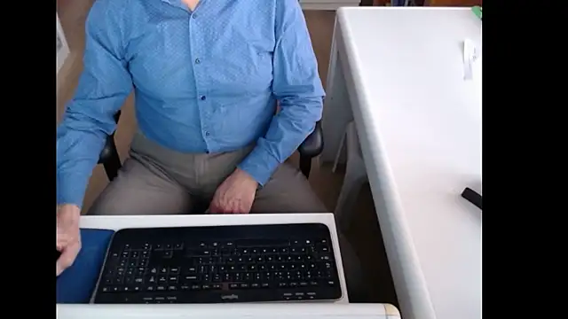 dutchpornking online show from December 17, 2025, 9:14 am