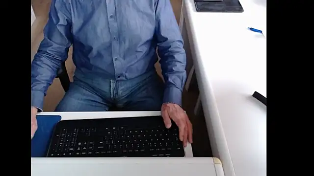 dutchpornking online show from October 19, 2025, 7:11 am