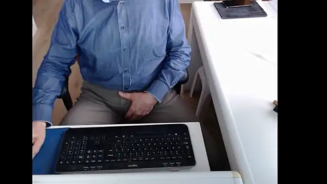 dutchpornking online show from April 13, 2026, 5:55 am