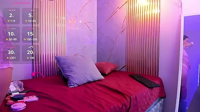 allyson cute1 online show from November 14, 2025, 7:28 pm