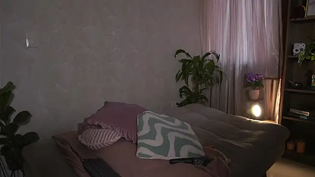 HannahEvanss online show from April 8, 2026, 1:23 pm