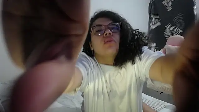 mabigomez00 online show from November 15, 2025, 9:24 am