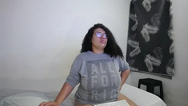 mabigomez00 online show from May 26, 2026, 9:18 am