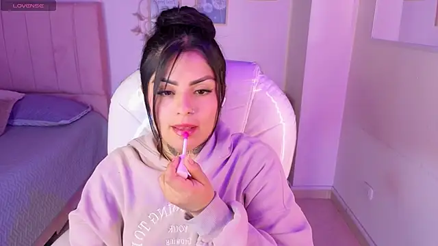 Catalinaa martinez online show from November 23, 2025, 10:09 pm