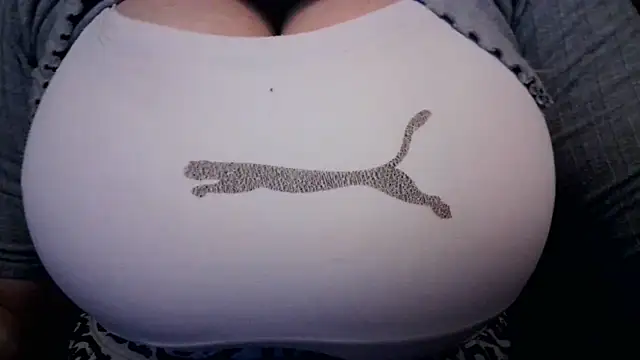 AnnyelinnaLove online show from July 11, 2026, 10:43 pm