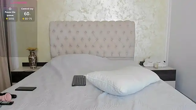 BiancaCruzzz online show from October 28, 2025, 6:51 pm