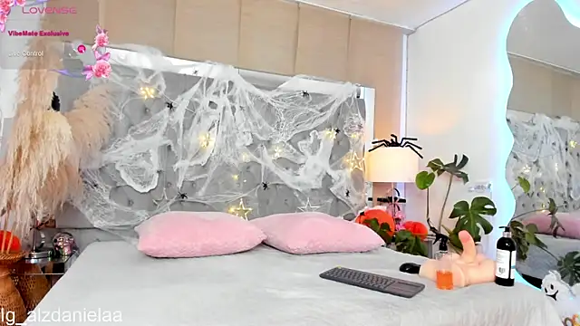 Snapshot of Kaitlyn_Brwon chatting on October 29, 2025, 8:19 pm Kaitlyn Brwon online show from October 29, 2025, 8:19 pm