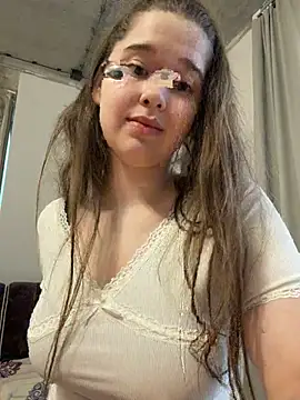 HornyGirlH online show from May 27, 2026, 5:09 pm
