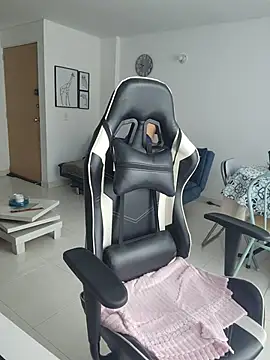 Snapshot of jnilu1227 chatting on July 7, 2026, 2:31 pm jnilu1227 online show from July 7, 2026, 2:31 pm