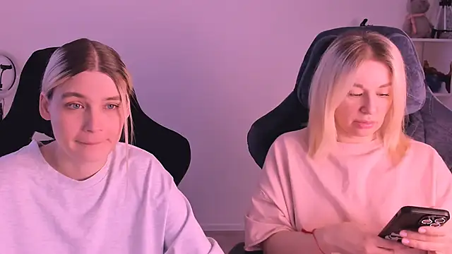 hotblonds online show from January 7, 2025, 12:41 pm