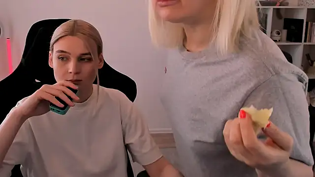 hotblonds online show from March 10, 2025, 10:18 am