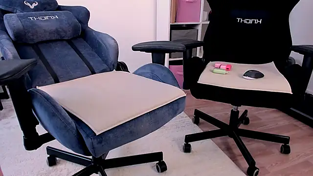 hotblonds online show from February 2, 2026, 12:15 pm