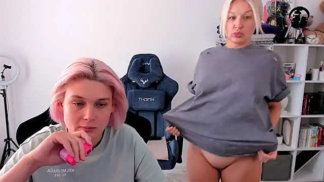 hotblonds online show from October 9, 2025, 11:11 am