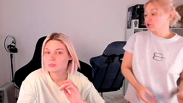 hotblonds online show from November 23, 2025, 11:09 am