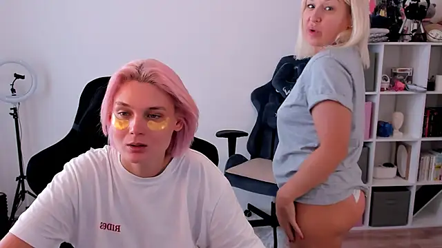 hotblonds online show from October 4, 2025, 10:06 am