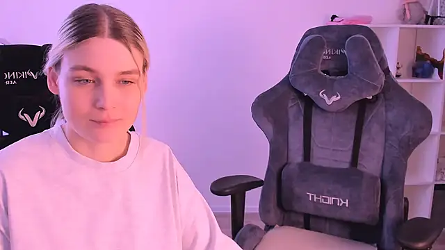 hotblonds online show from January 11, 2025, 11:34 am