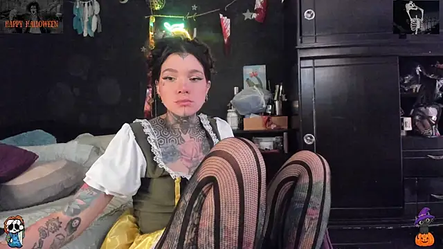 Lilmarieee online show from October 14, 2025, 4:51 pm