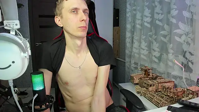 alex13ho online show from March 12, 2025, 6:32 pm