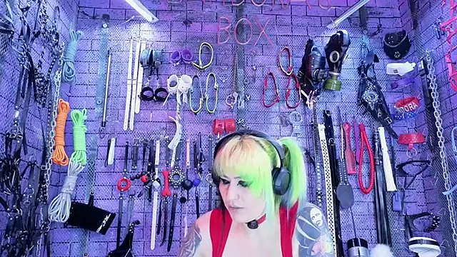 PANDORANEZZ online show from June 28, 2026, 1:56 am