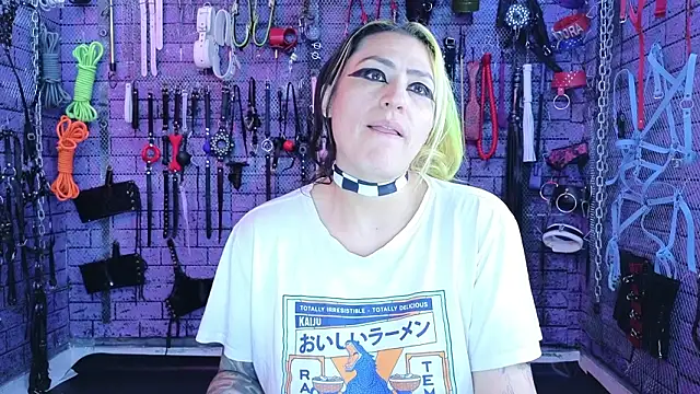 Snapshot of PANDORANEZZ chatting on February 9, 2026, 2:20 am PANDORANEZZ online show from February 9, 2026, 2:20 am