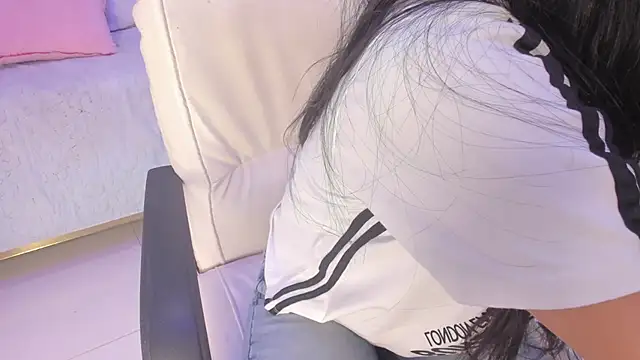 Meghan stonne  online show from October 21, 2025, 7:35 pm