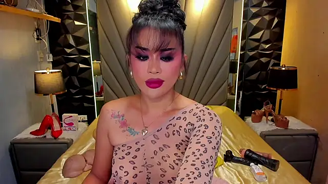 Snapshot of QuiinMollyXxX chatting on September 28, 2025, 1:29 pm QuiinMollyXxX online show from September 28, 2025, 1:29 pm