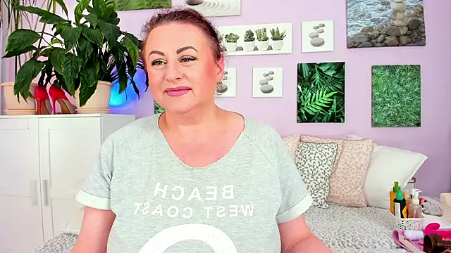 Snapshot of BigTittyGoddess chatting on September 28, 2025, 5:20 pm BigTittyGoddess online show from September 28, 2025, 5:20 pm